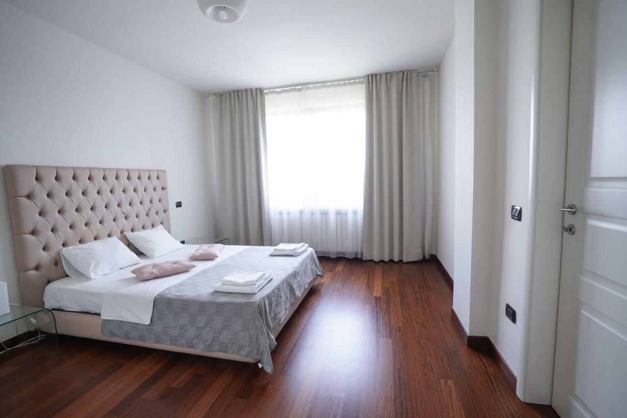 City Center Premium Apartments Boekarest Buitenkant foto