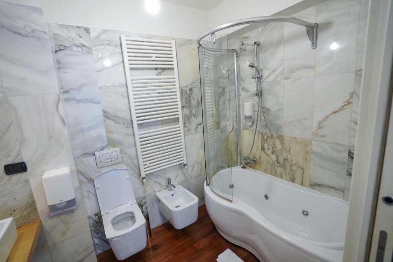 City Center Premium Apartments Boekarest Buitenkant foto